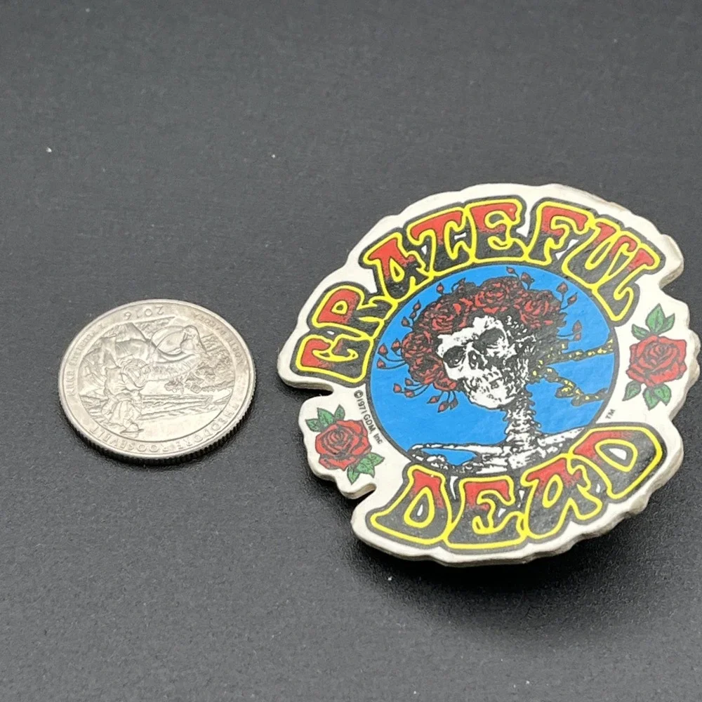 Vintage 1971 Grateful‎ Dead Bertha Logo Roses Cardboard Lapel Pin RARE